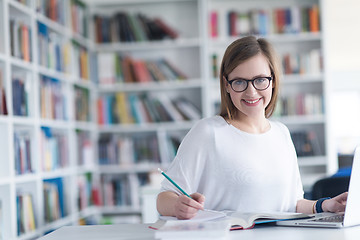 Image showing student study in library