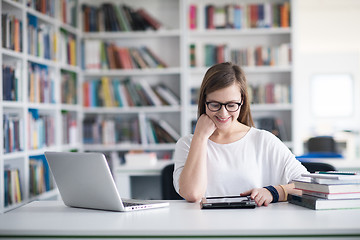 Image showing student study in library