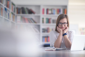 Image showing student study in library