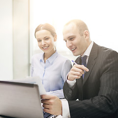 Image showing businessman and businesswoman having discussion