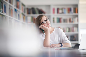 Image showing student study in library