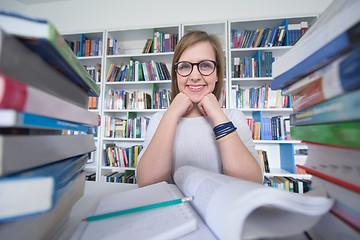 Image showing student study in library