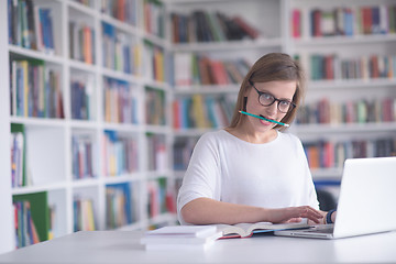 Image showing student study in library