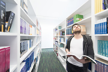 Image showing student study  in school library