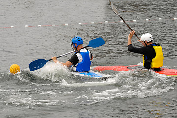 Image showing People are playing kayak polo