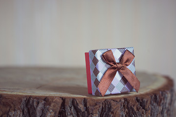 Image showing Gift box with chocolate brown bow 