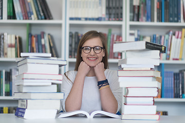 Image showing student study in library