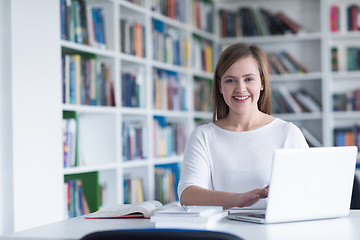 Image showing student study in library