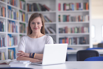 Image showing student study in library