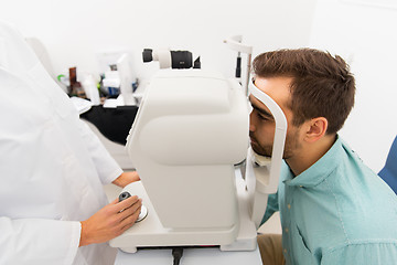 Image showing optician with autorefractor and patient at clinic