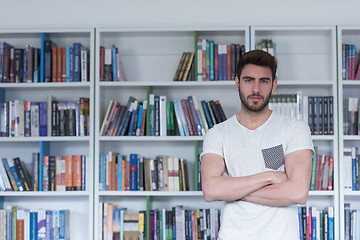 Image showing student study  in school library