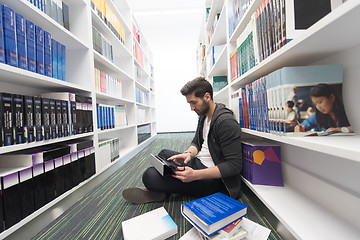 Image showing student study  in school library