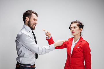 Image showing The business man and woman conflicting on a gray background