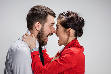 Image showing The business man and woman conflicting on a gray background