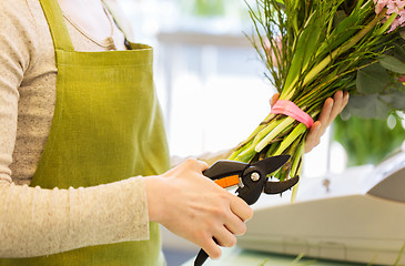 Image showing close up of florist woman with flowers and pruner