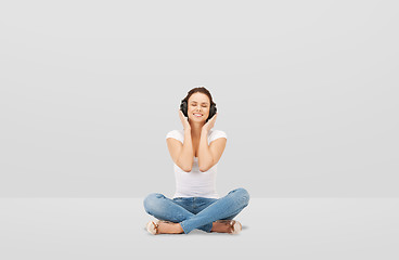 Image showing smiling young woman or teen girl in headphones