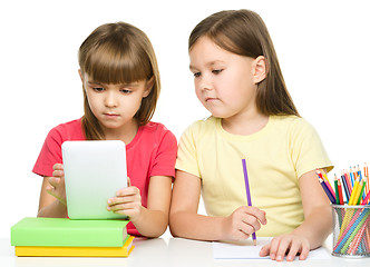 Image showing Children are using tablet