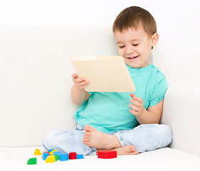 Image showing Boy is playing with puzzle