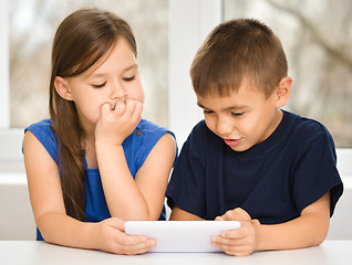 Image showing Children are using tablet