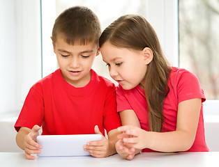 Image showing Children are using tablet