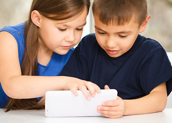 Image showing Children are using tablet