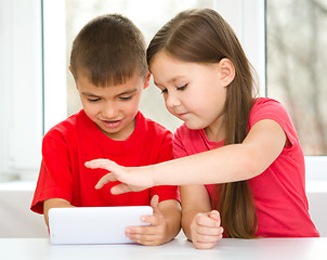 Image showing Children are using tablet