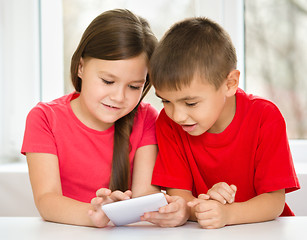 Image showing Children are using tablet