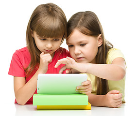 Image showing Children are using tablet