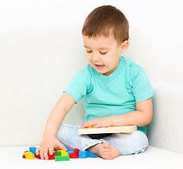 Image showing Boy is playing with puzzle