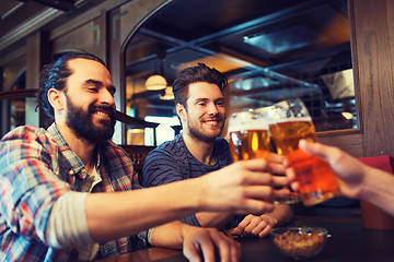 Image showing happy male friends drinking beer at bar or pub