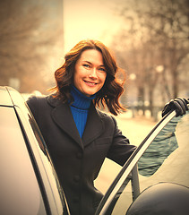 Image showing woman sits in the car