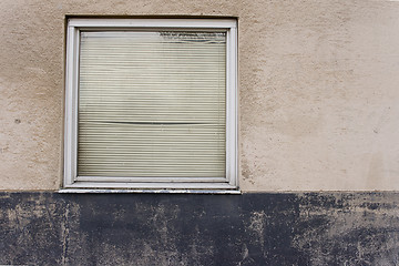 Image showing Grungy concrete texture with window