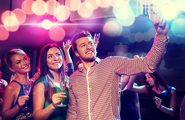 Image showing friends with glasses and smartphone in club