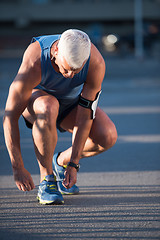 Image showing Man tying running shoes laces