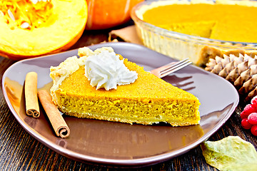 Image showing Pie pumpkin in brown plate with cream on board