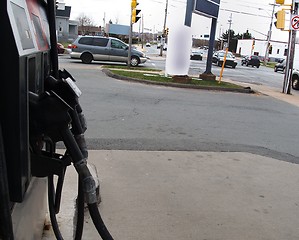 Image showing petrol kiosk (gas station) and cars