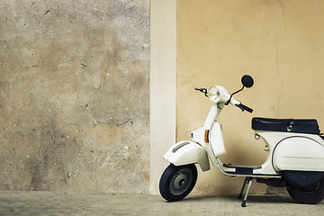 Image showing old scooter in Italy