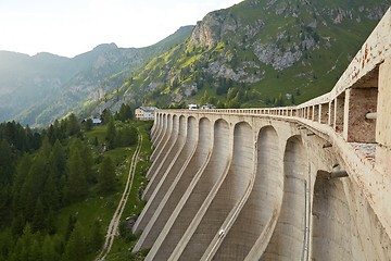 Image showing Dam of Lake Fedaia