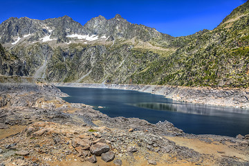 Image showing The Neouvielle Peak and The Lake Cap-de-Long