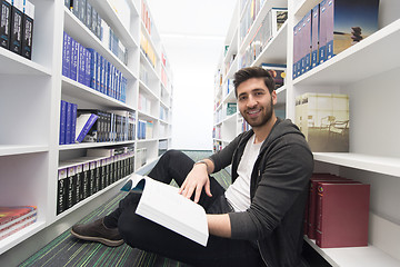 Image showing student study  in school library