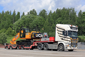 Image showing Colorful Scania R560 and JCB Hydraulic Excavator on Trailer