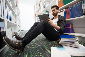 Image showing student study  in school library