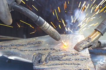 Image showing To weld a iron sheet