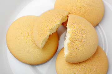 Image showing Sponge cakes from above