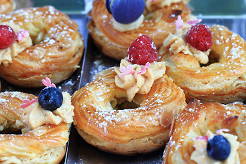 Image showing cream puff with raspberries and blueberries