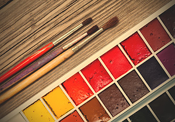 Image showing aquarelle paint-box and three brushes
