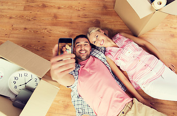 Image showing couple with big cardboard boxes moving to new home