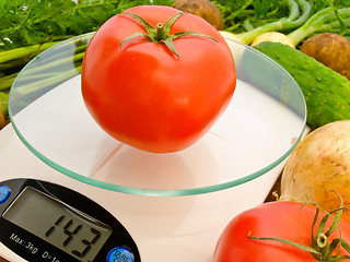 Image showing tomato on the scales 