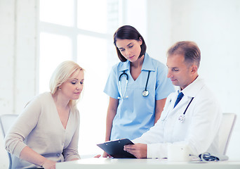 Image showing doctor with patient in hospital