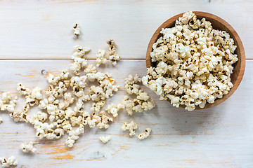 Image showing Bowl with popcorn. View from above.